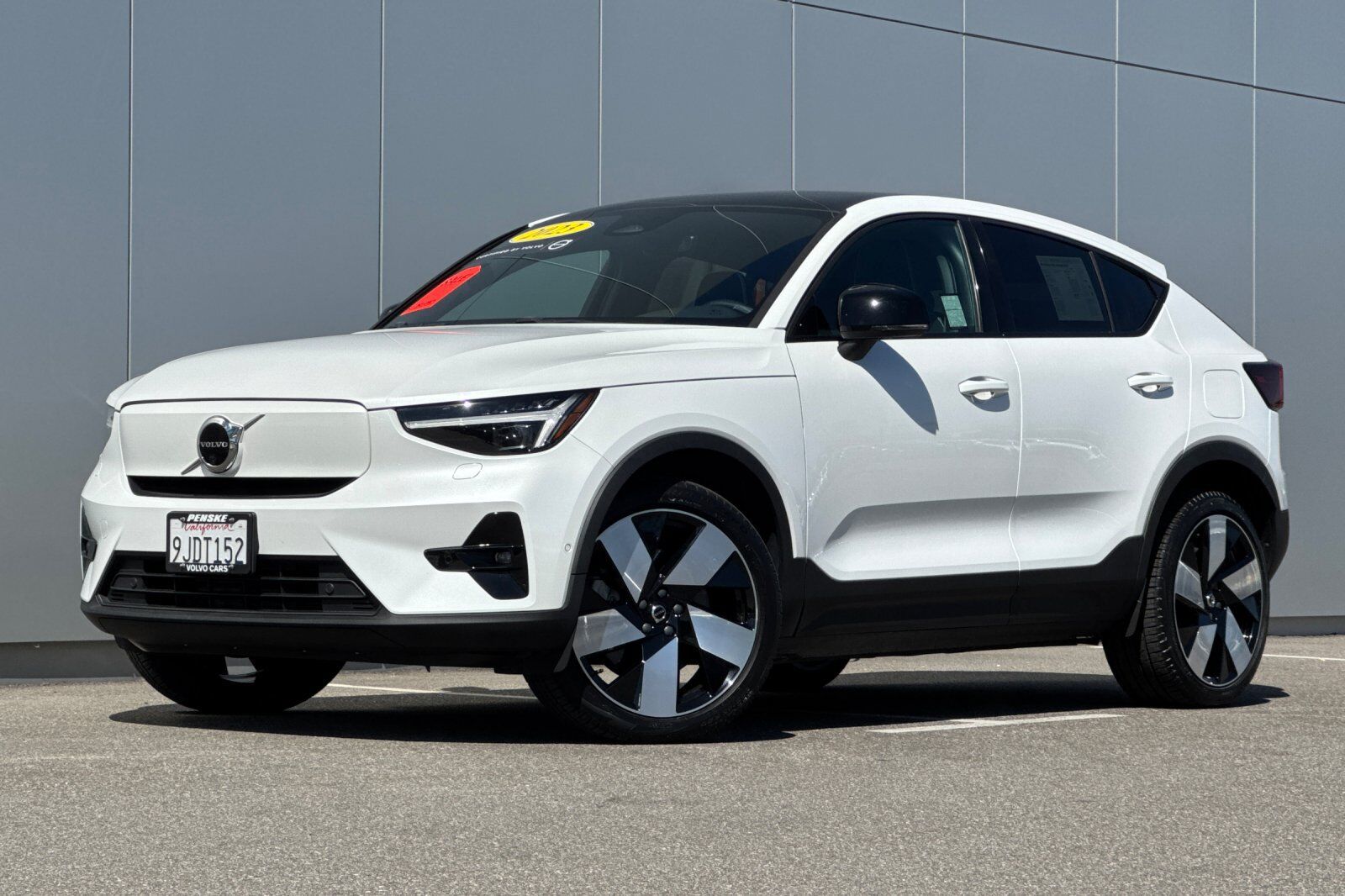 2023 VOLVO C40