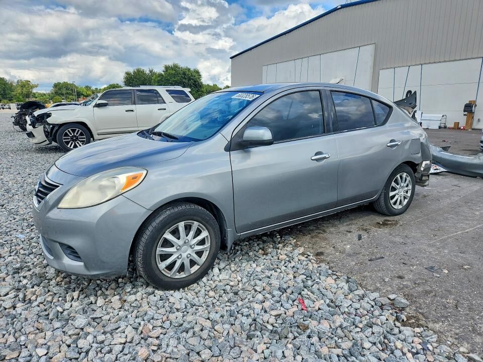 2014 NISSAN Versa