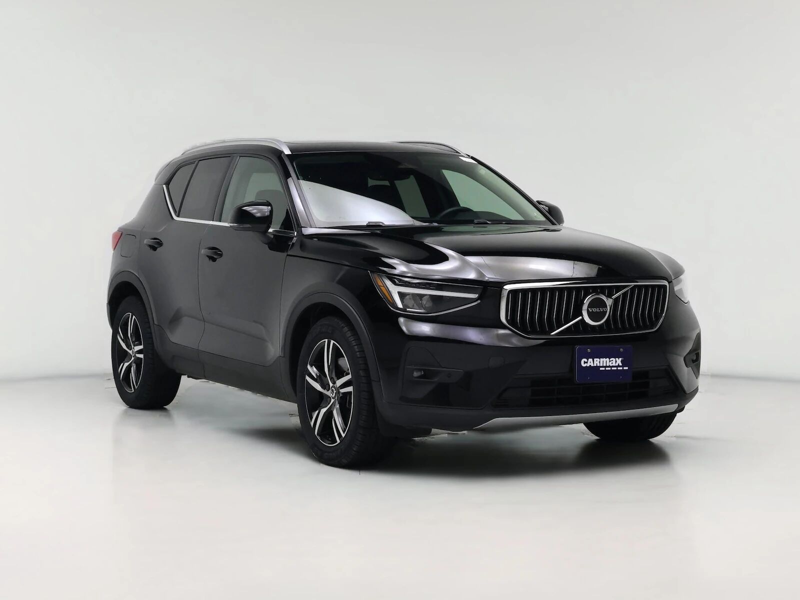 2023 VOLVO XC40
