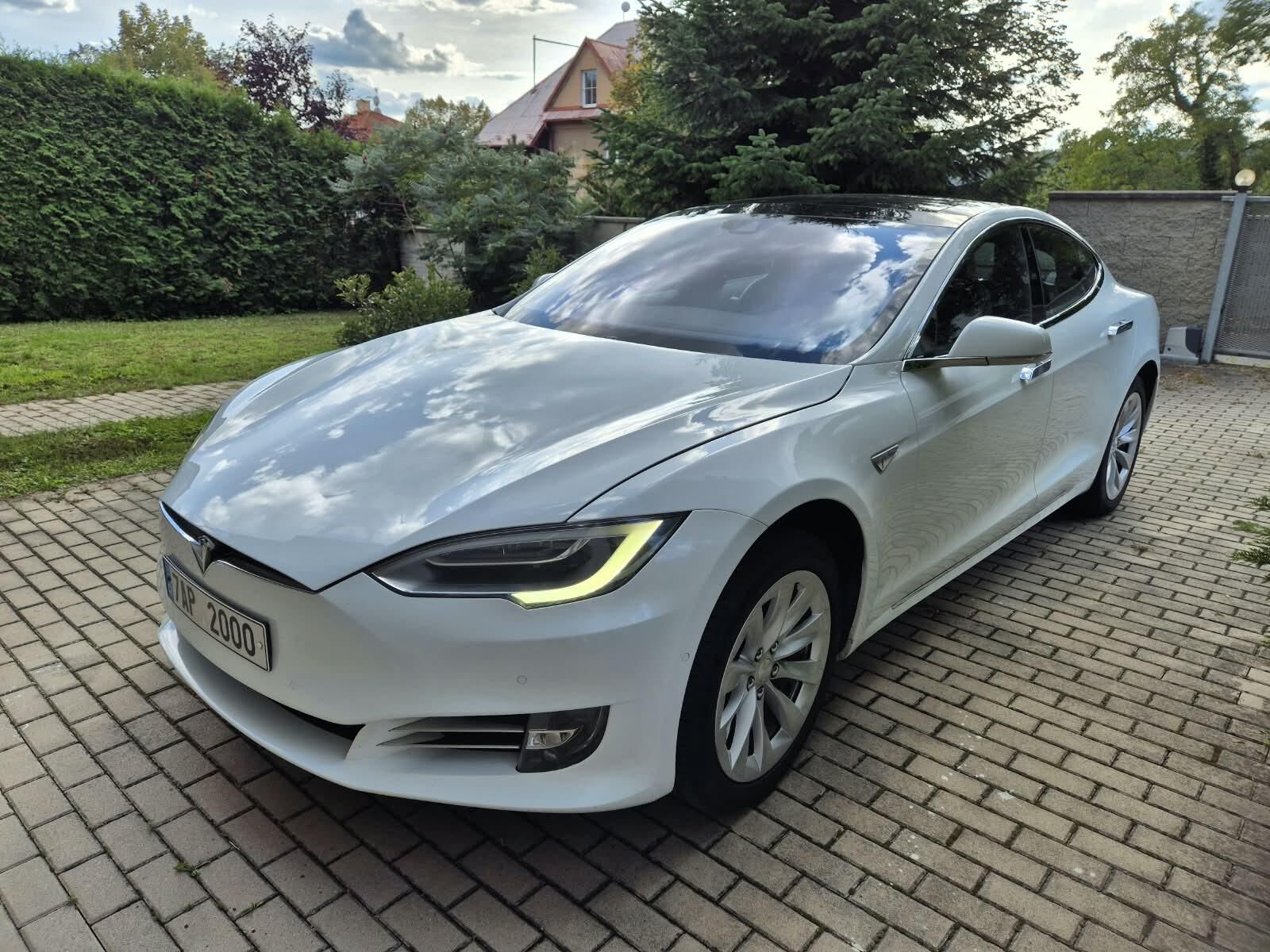 2016 TESLA Model S