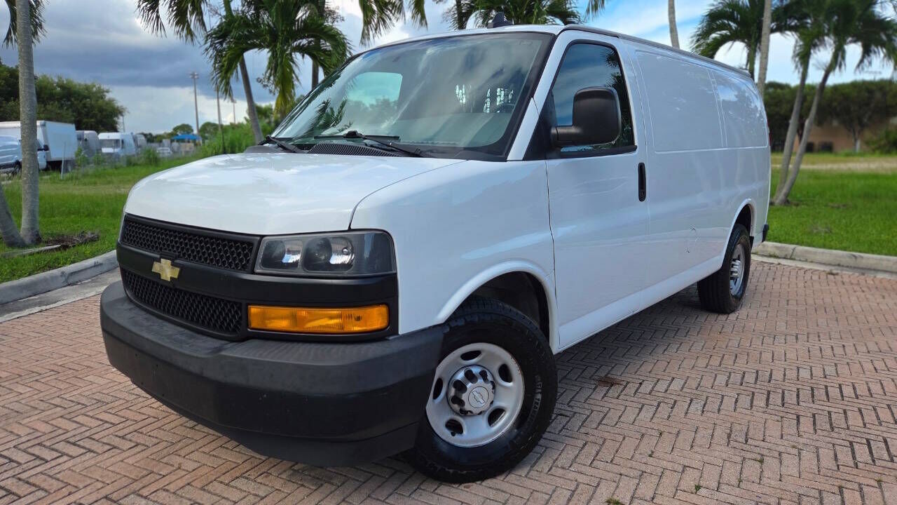2020 CHEVROLET Express