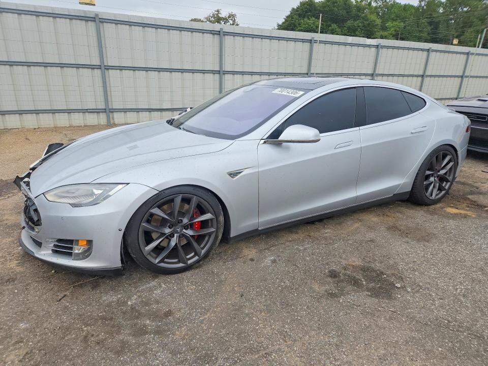 2015 TESLA Model S
