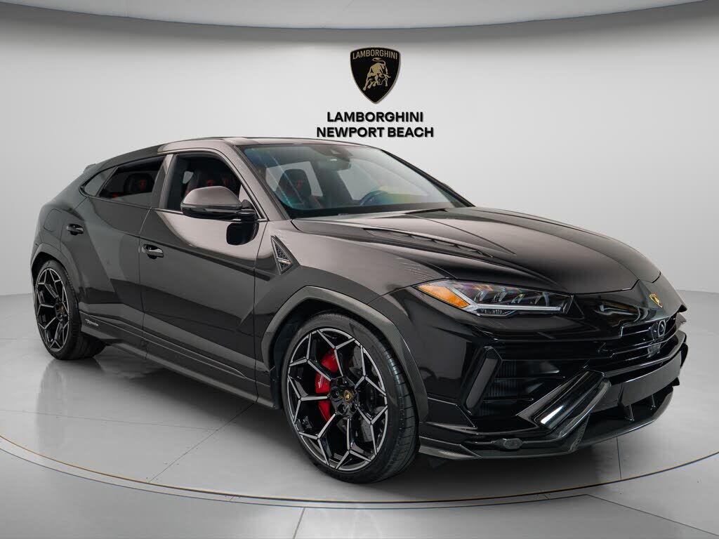 2023 LAMBORGHINI URUS
