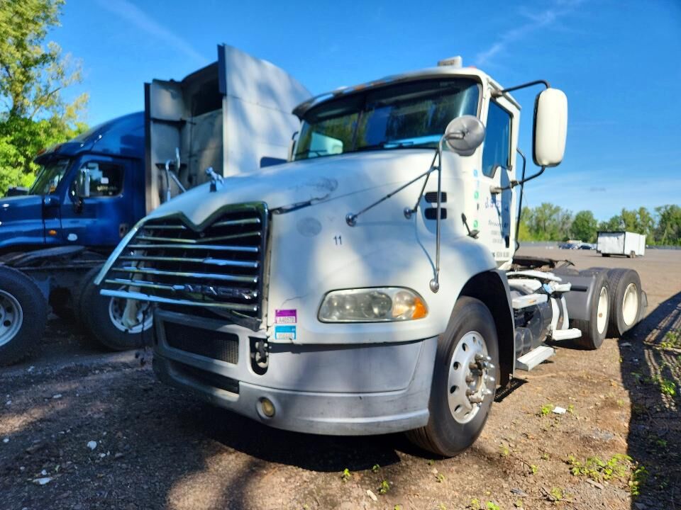 2016 MACK CXU