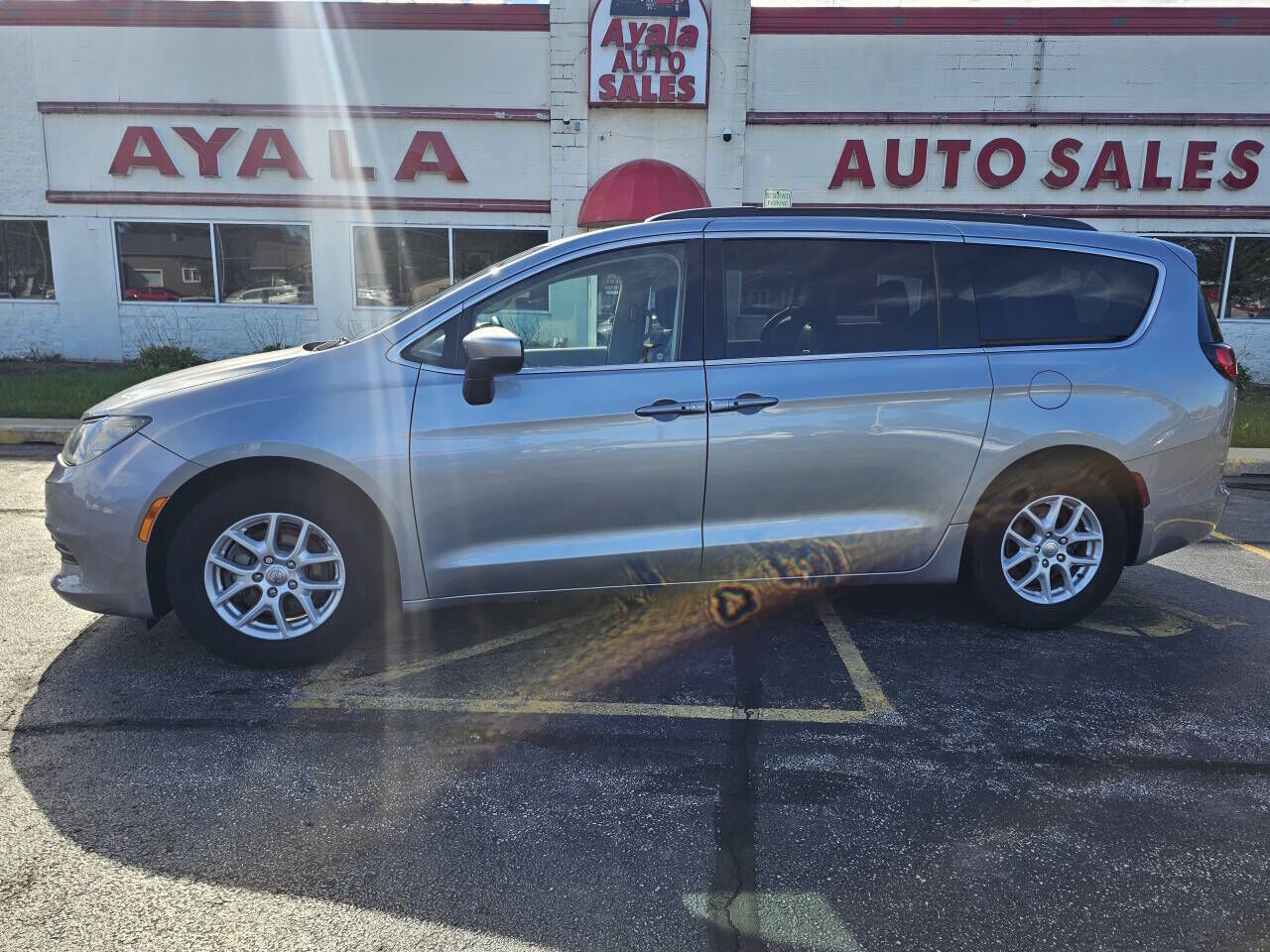 2020 CHRYSLER Voyager