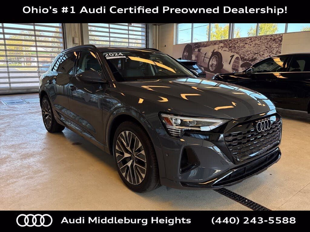 2024 AUDI Q8