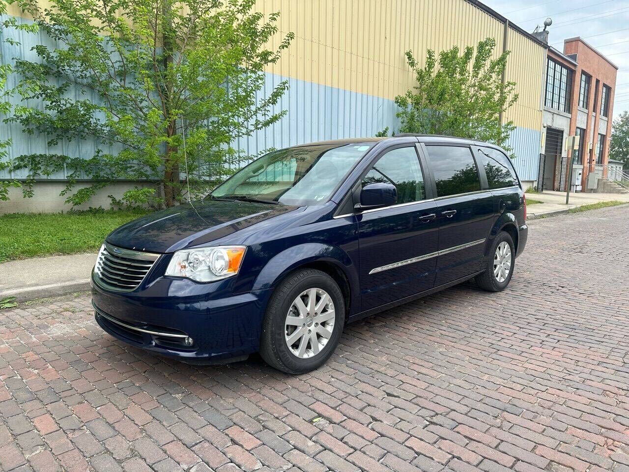 2016 CHRYSLER Town and Country