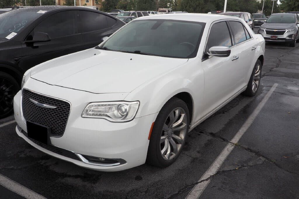2019 CHRYSLER 300