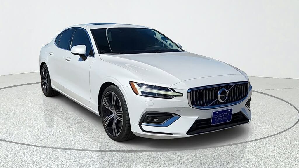 2022 VOLVO S60