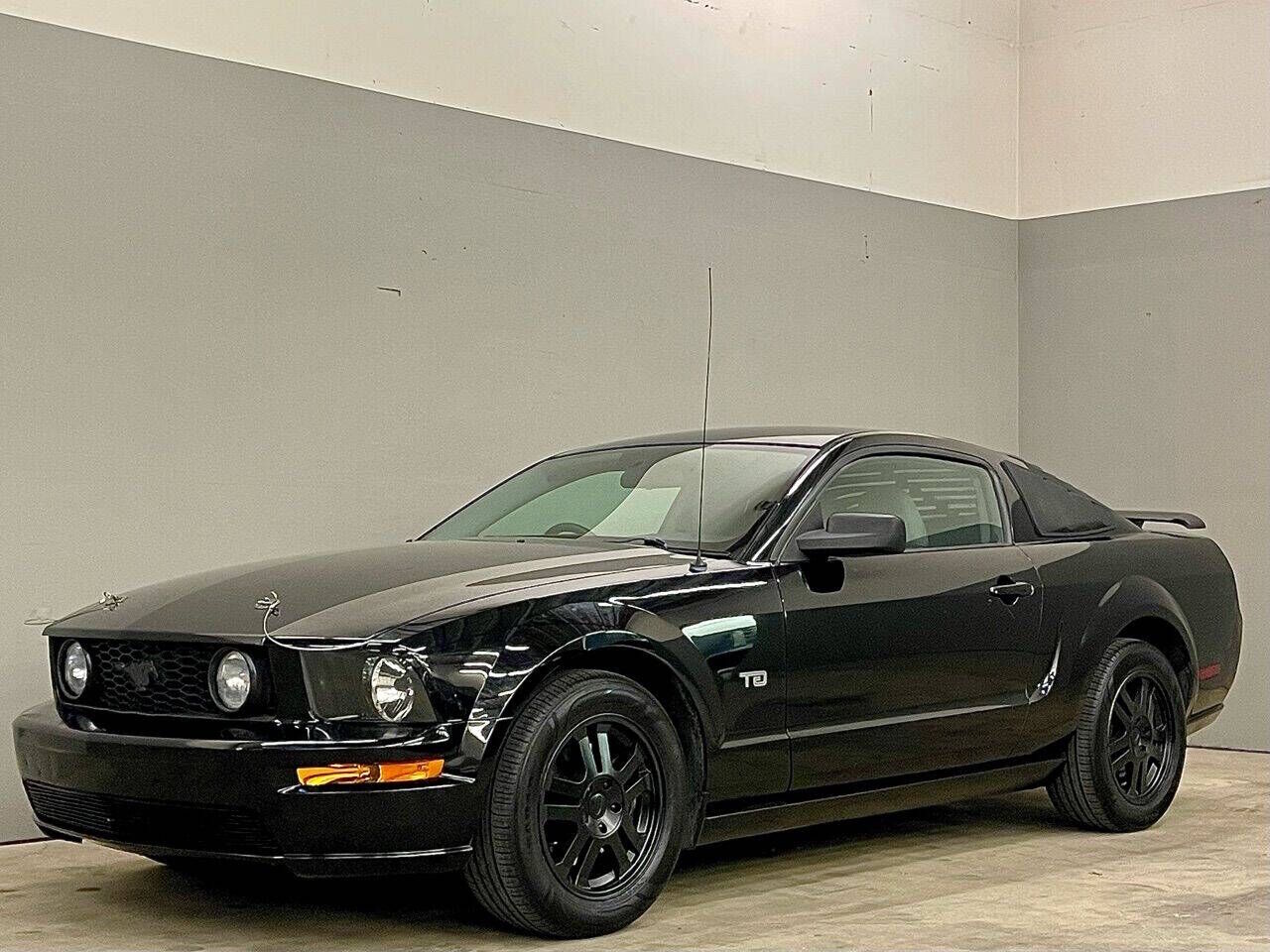 2005 FORD Mustang