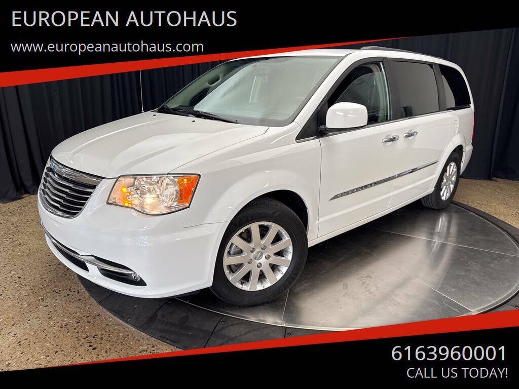 2016 CHRYSLER Town and Country