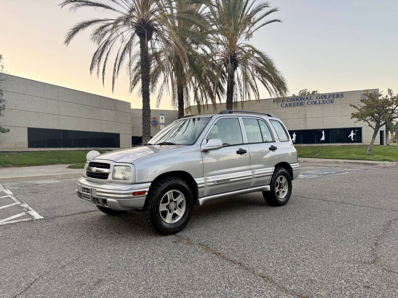 2004 CHEVROLET Tracker