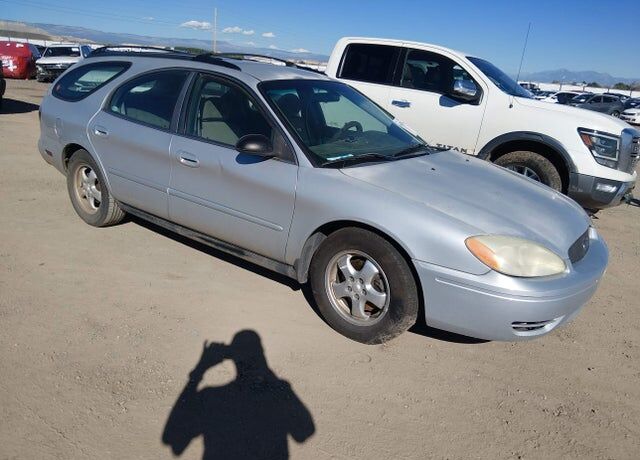 2004 FORD Taurus