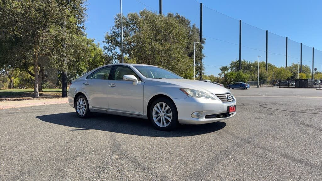 2011 LEXUS ES