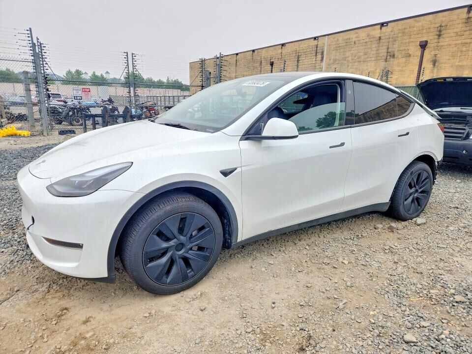 2025 TESLA Model Y