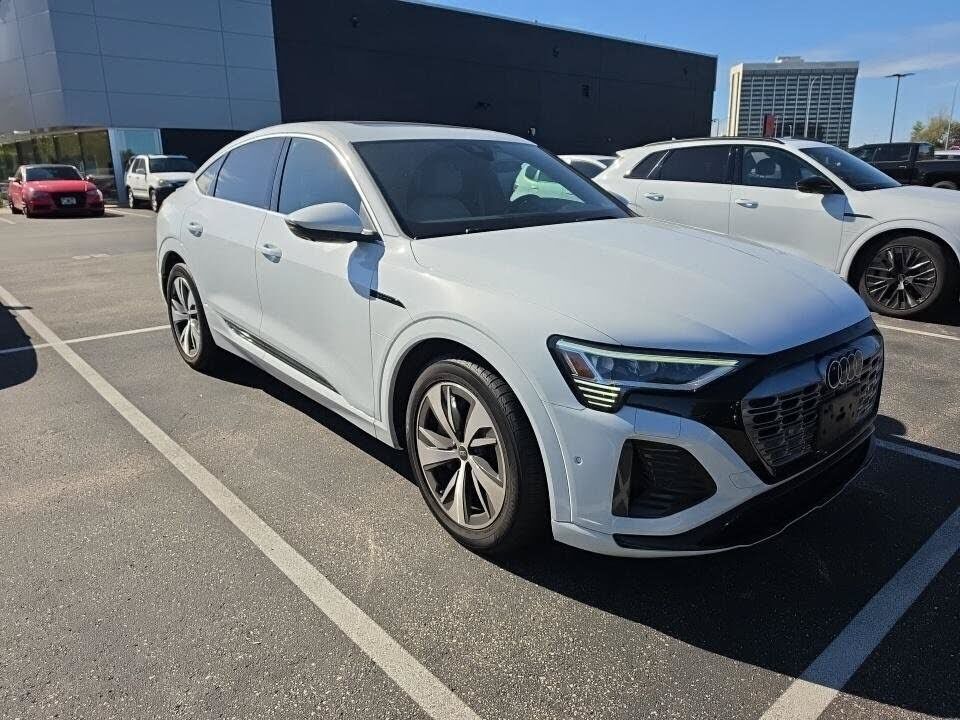 2024 AUDI Q8