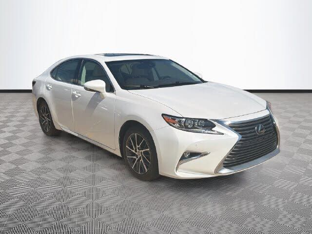 2018 LEXUS ES