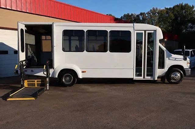 2015 FORD E-450