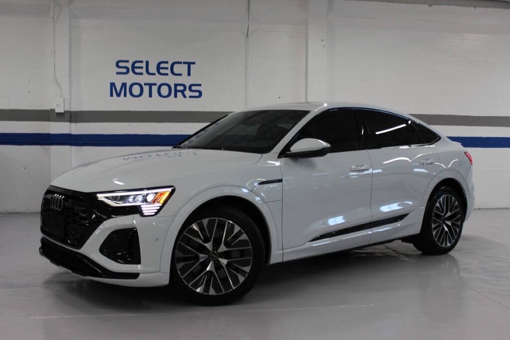 2024 AUDI Q8