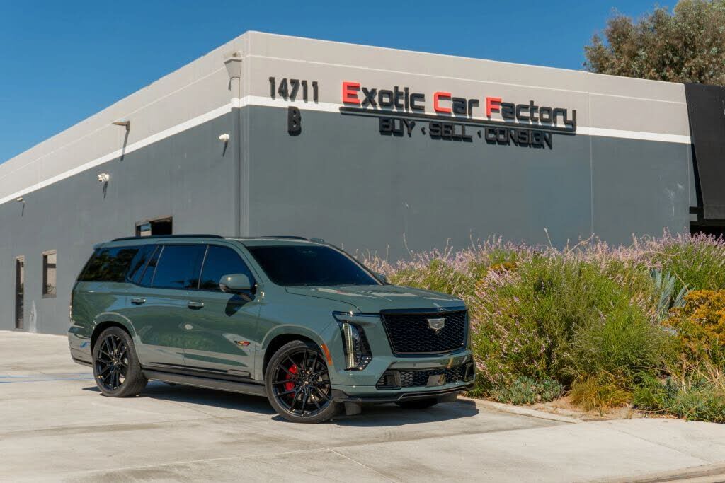 2025 CADILLAC Escalade