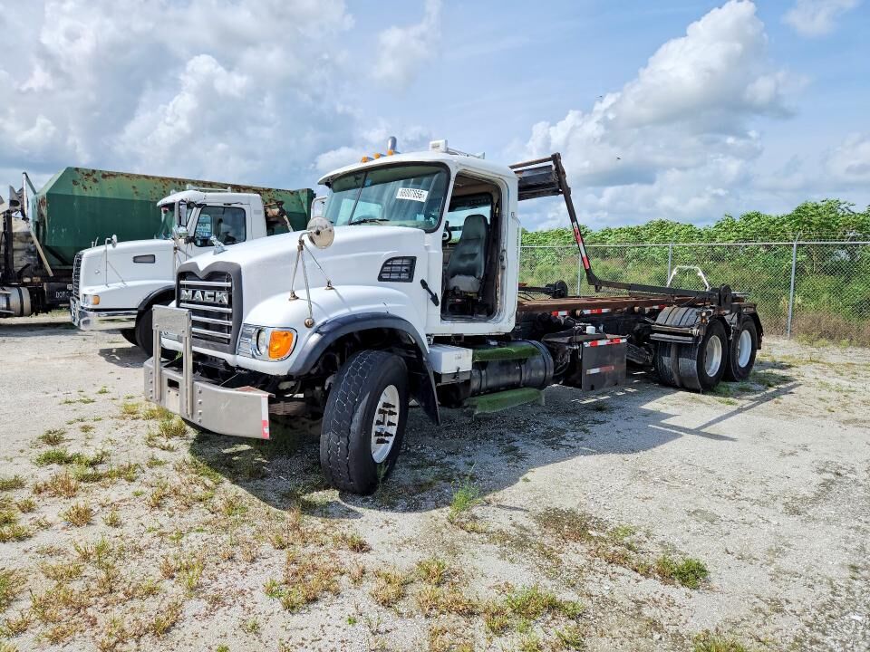 2006 MACK CV