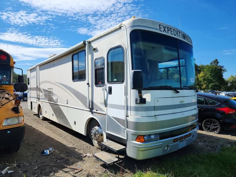 2002 FREIGHTLINER XC Chassis