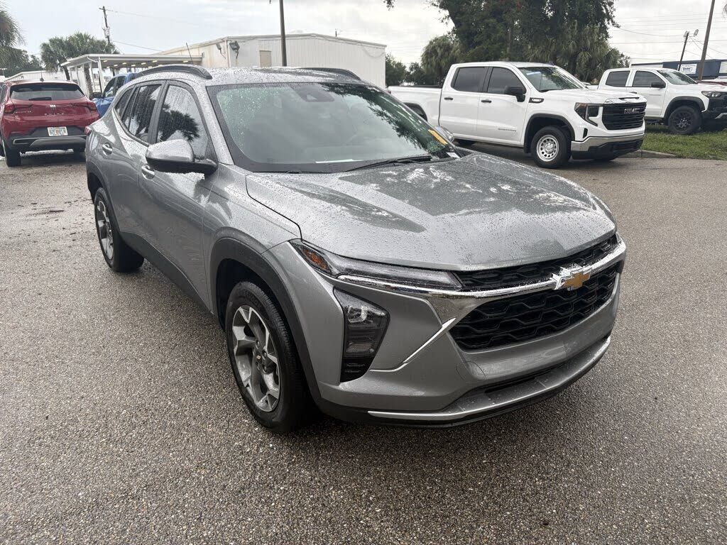 2025 CHEVROLET Trax