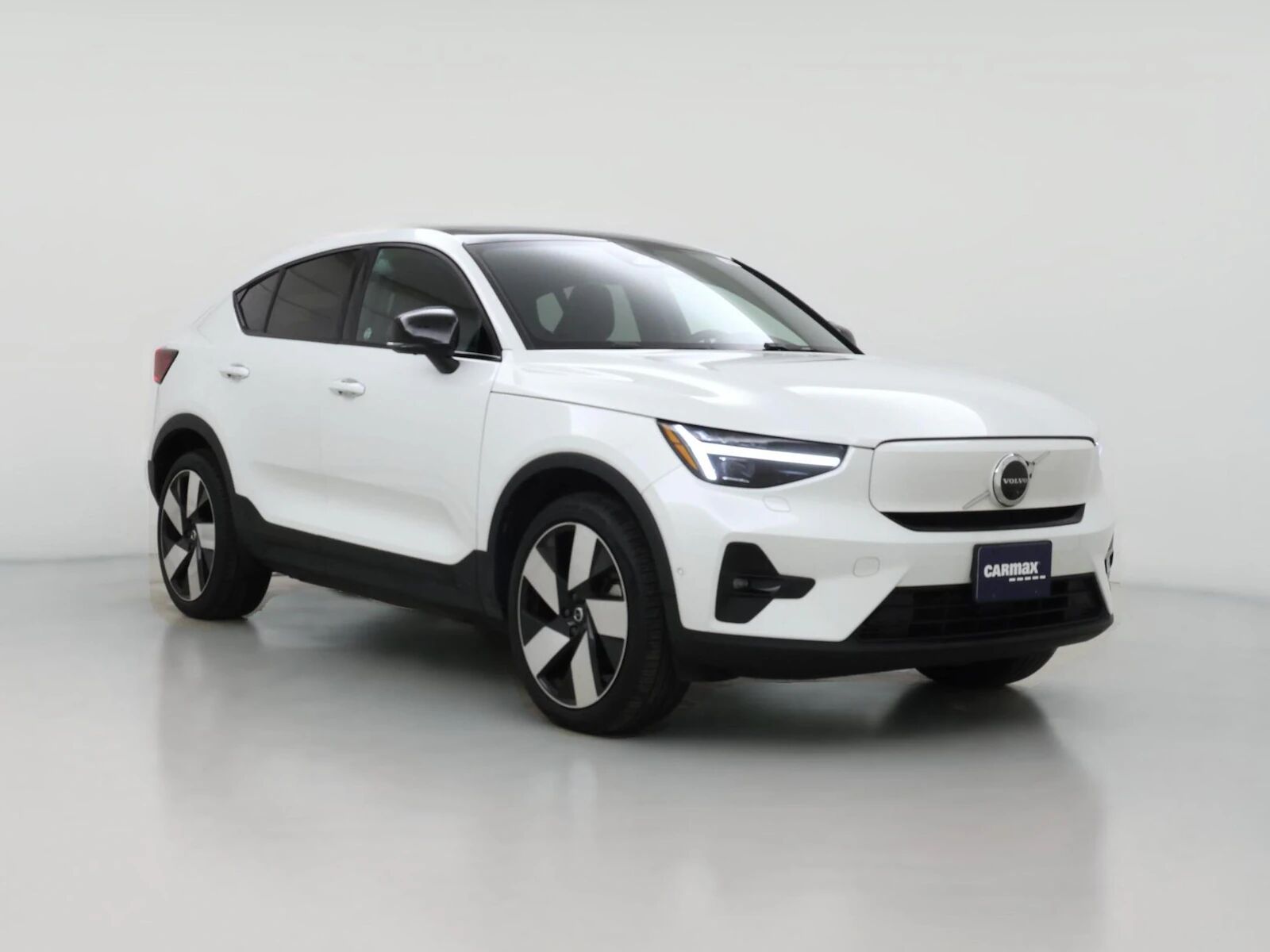 2023 VOLVO C40