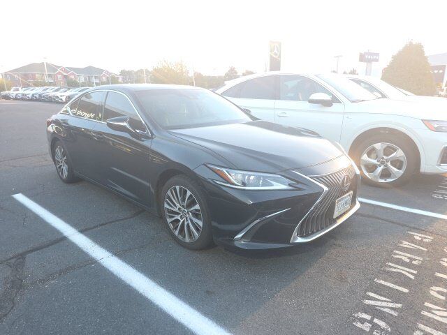 2019 LEXUS ES