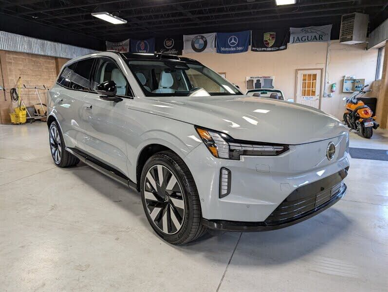 2025 VOLVO EX90