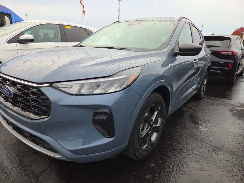 2024 FORD Escape