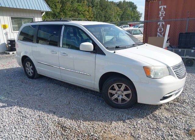 2013 CHRYSLER Town and Country