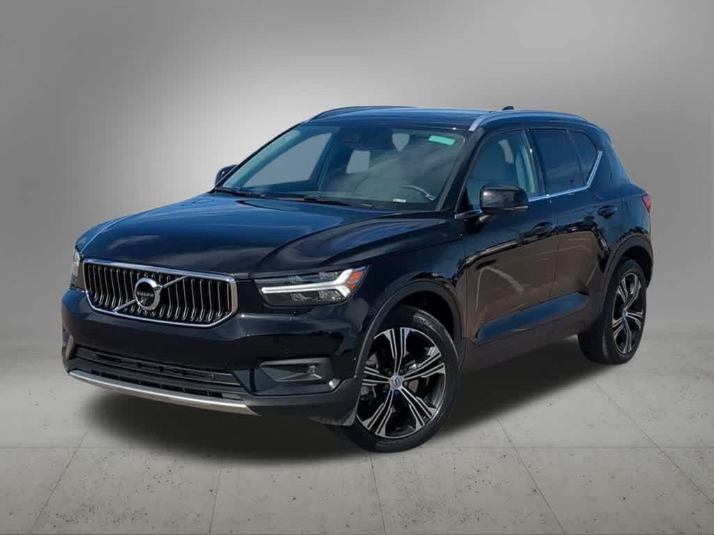 2020 VOLVO XC40