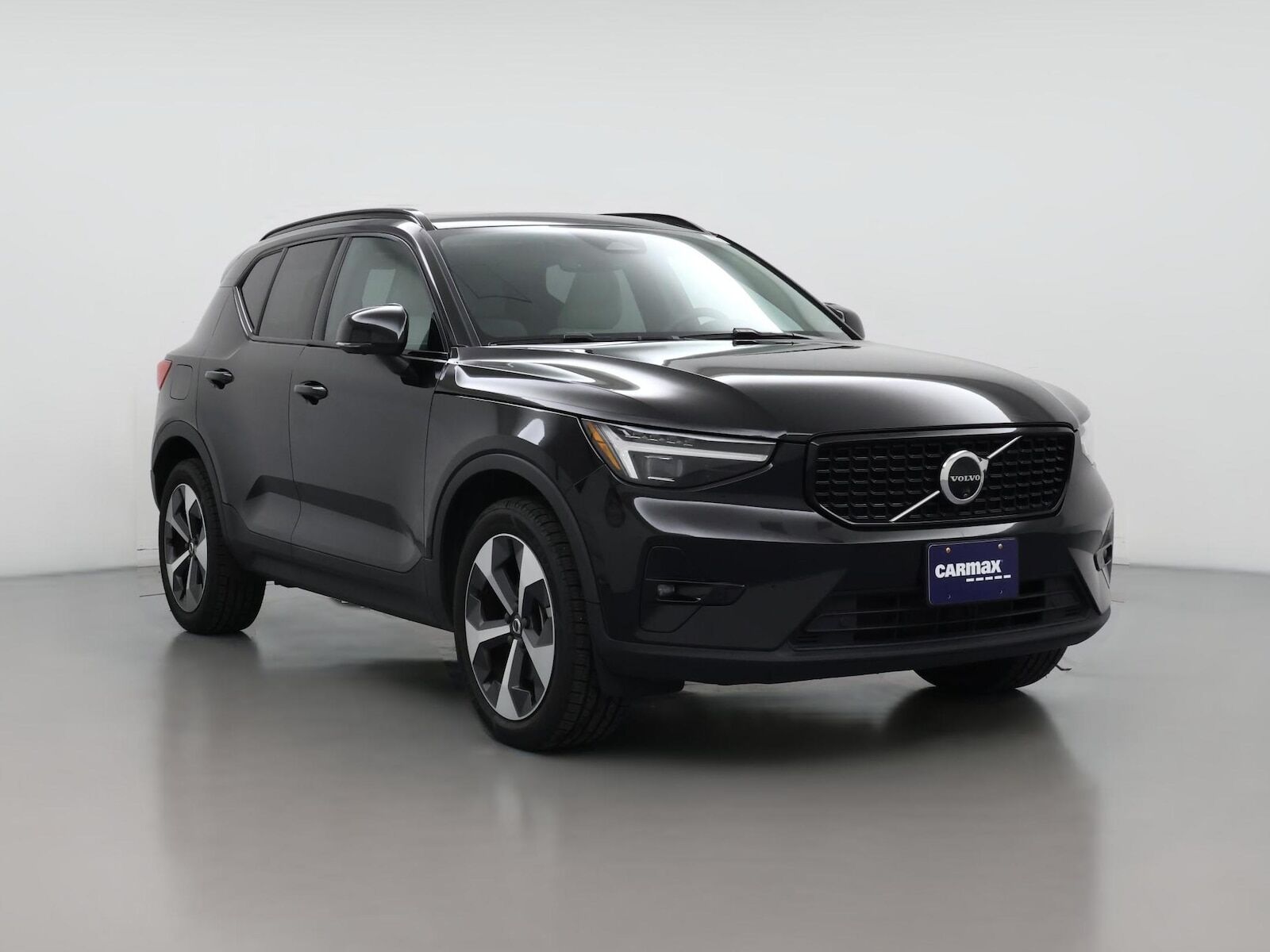 2024 VOLVO XC40