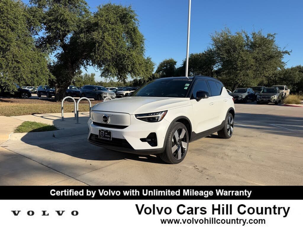 2024 VOLVO XC40