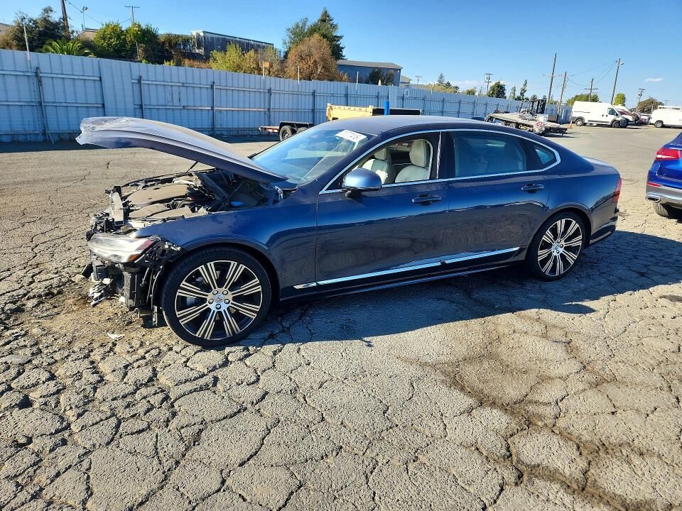 2023 VOLVO S90