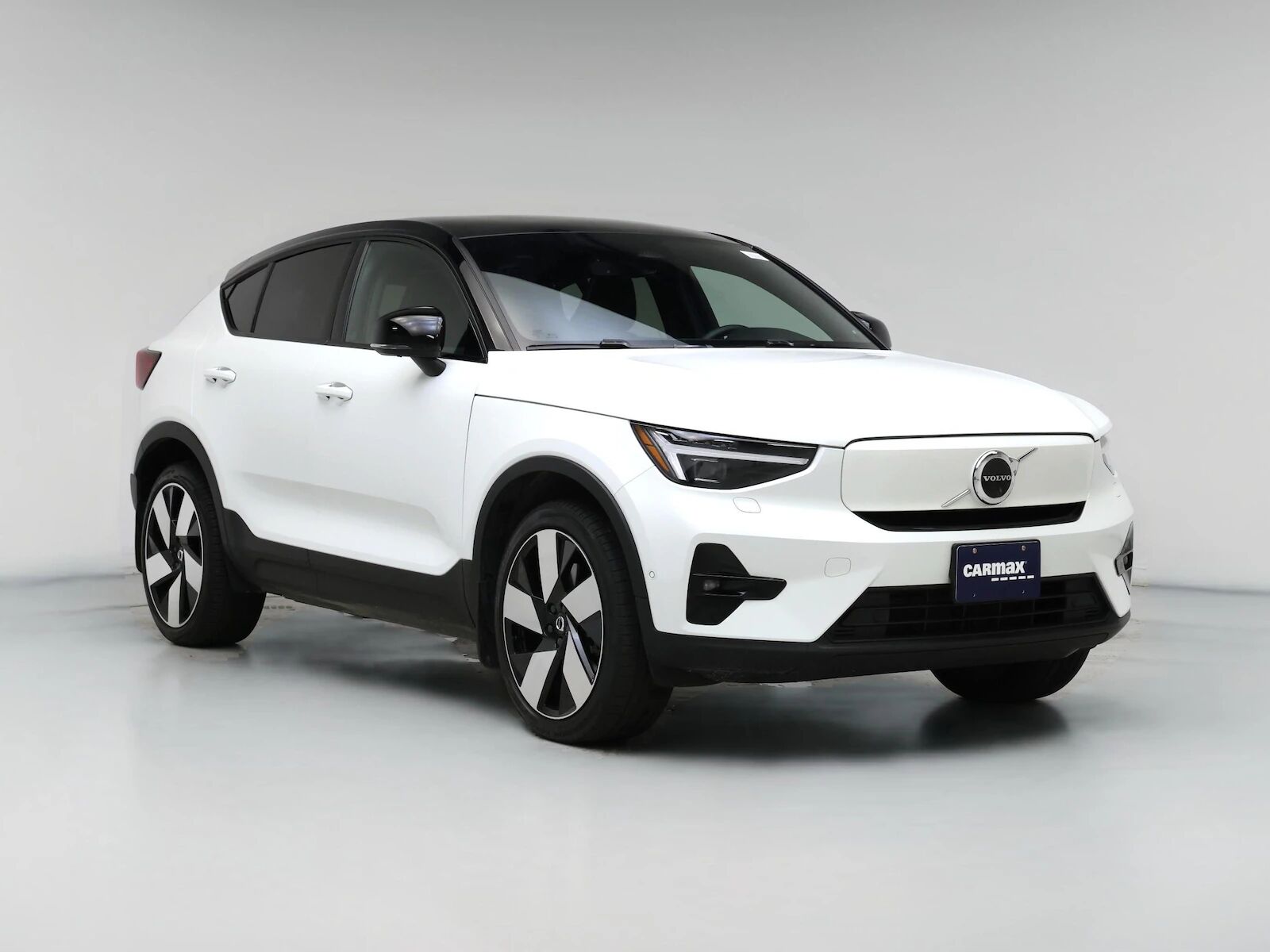 2022 VOLVO C40