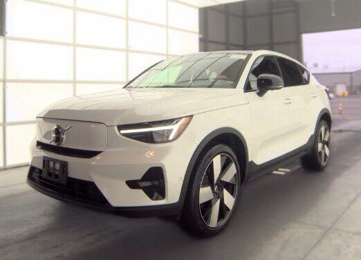 2023 VOLVO C40
