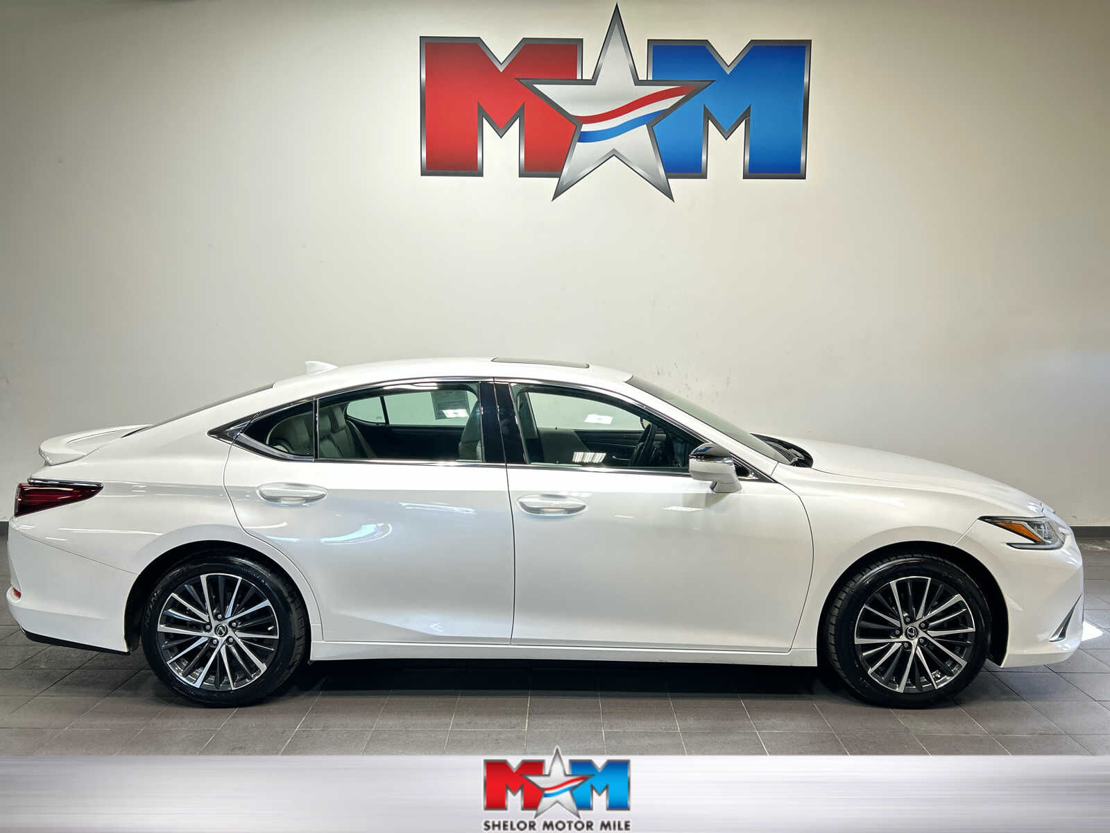 2025 LEXUS ES