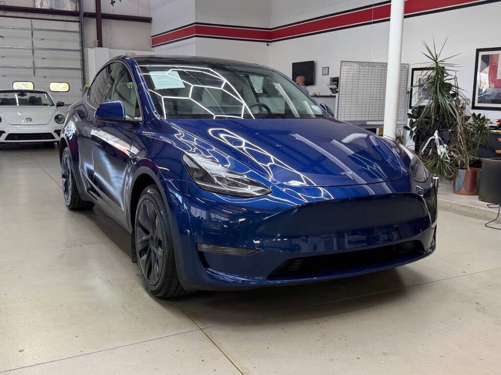 2025 TESLA Model Y