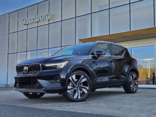 2024 VOLVO XC40