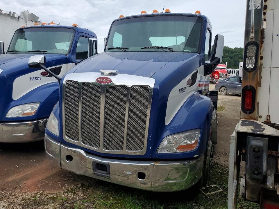 2017 PETERBILT 579