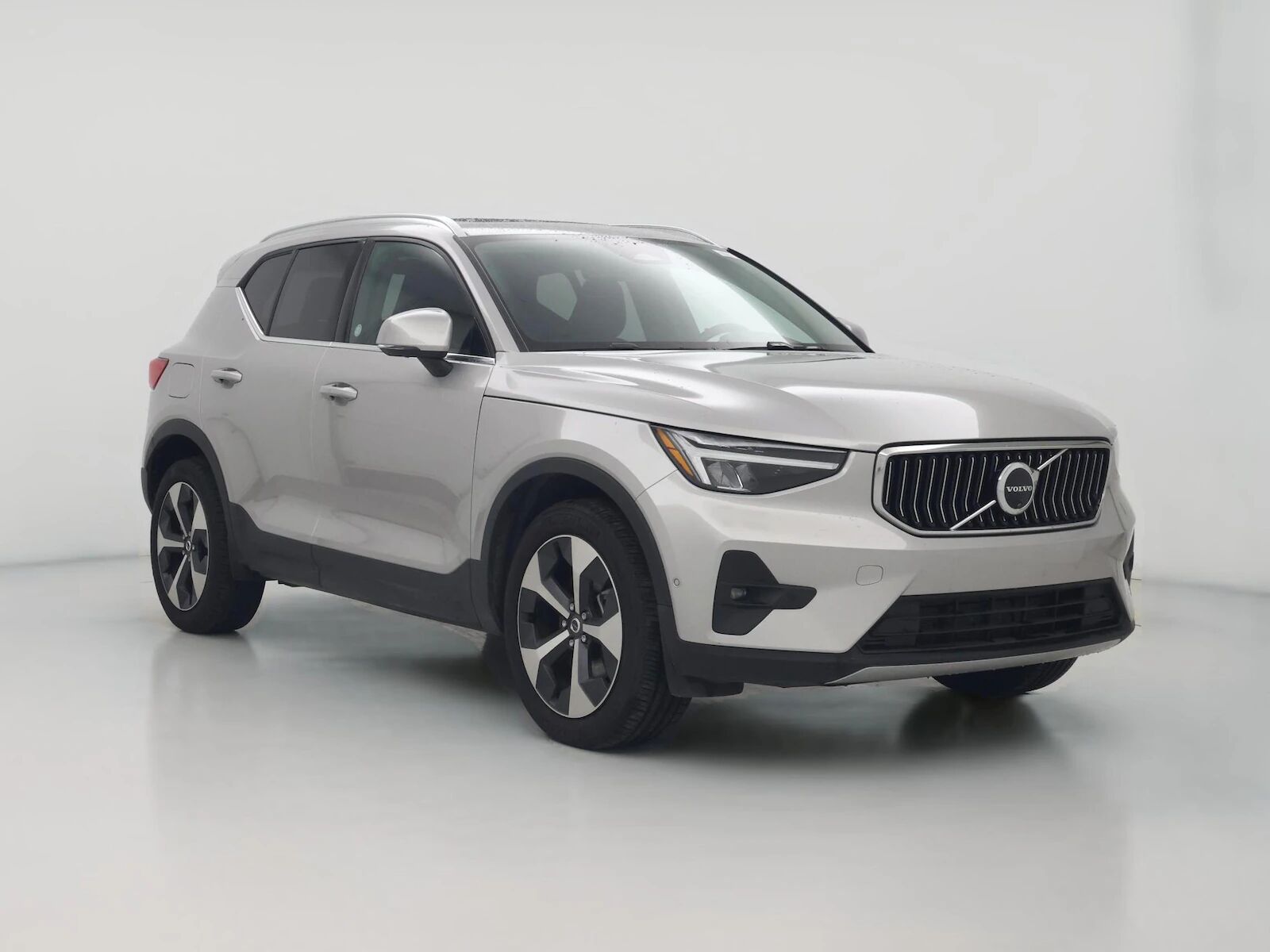 2025 VOLVO XC40