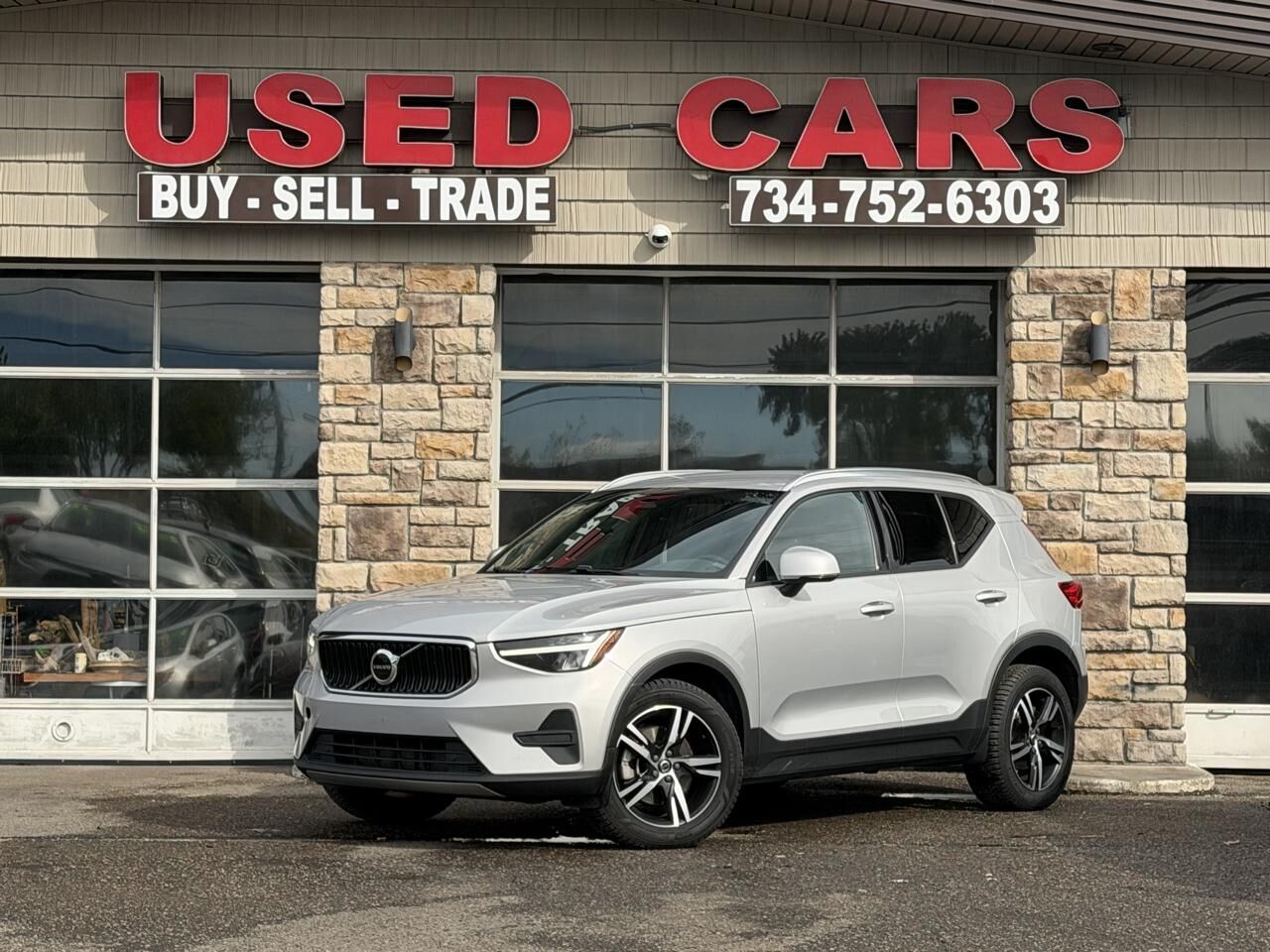 2023 VOLVO XC40