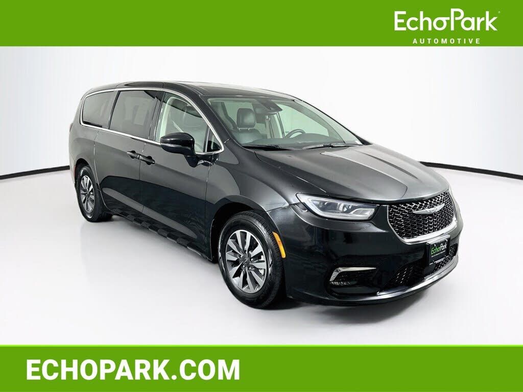 2023 CHRYSLER Pacifica