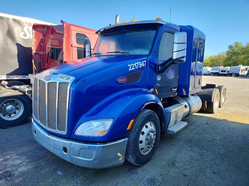 2017 PETERBILT 579