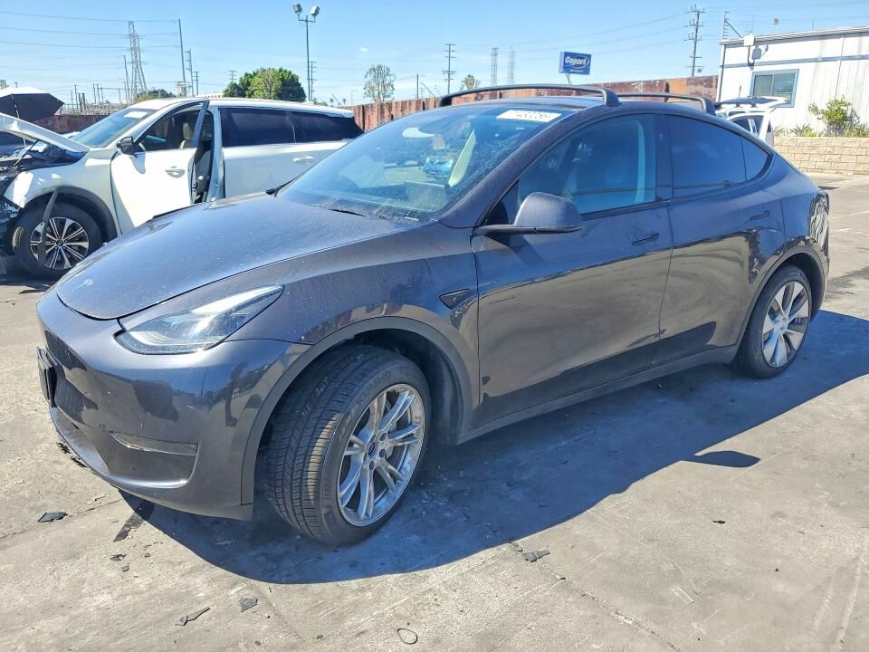 2024 TESLA Model Y