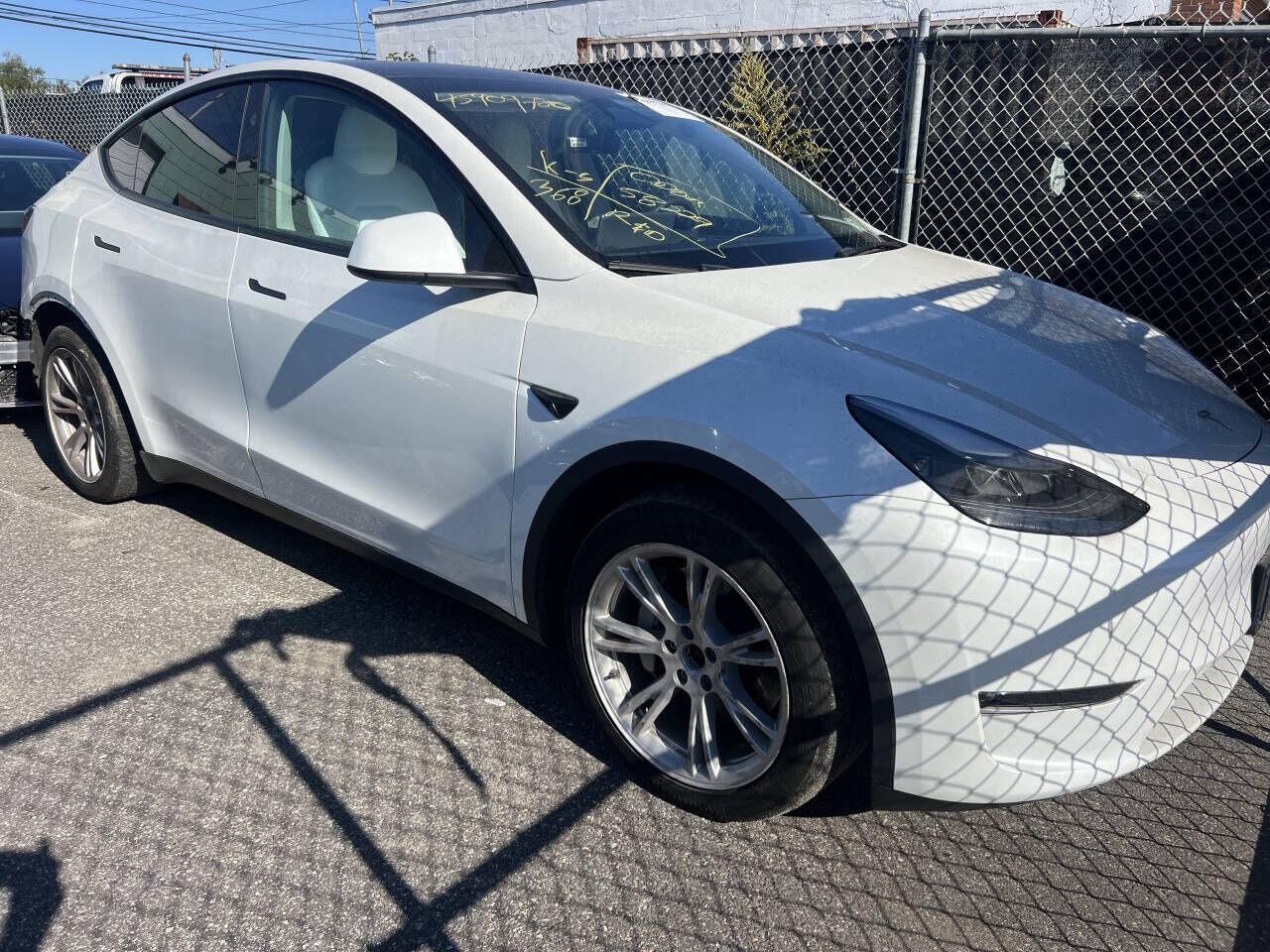 2024 TESLA Model Y