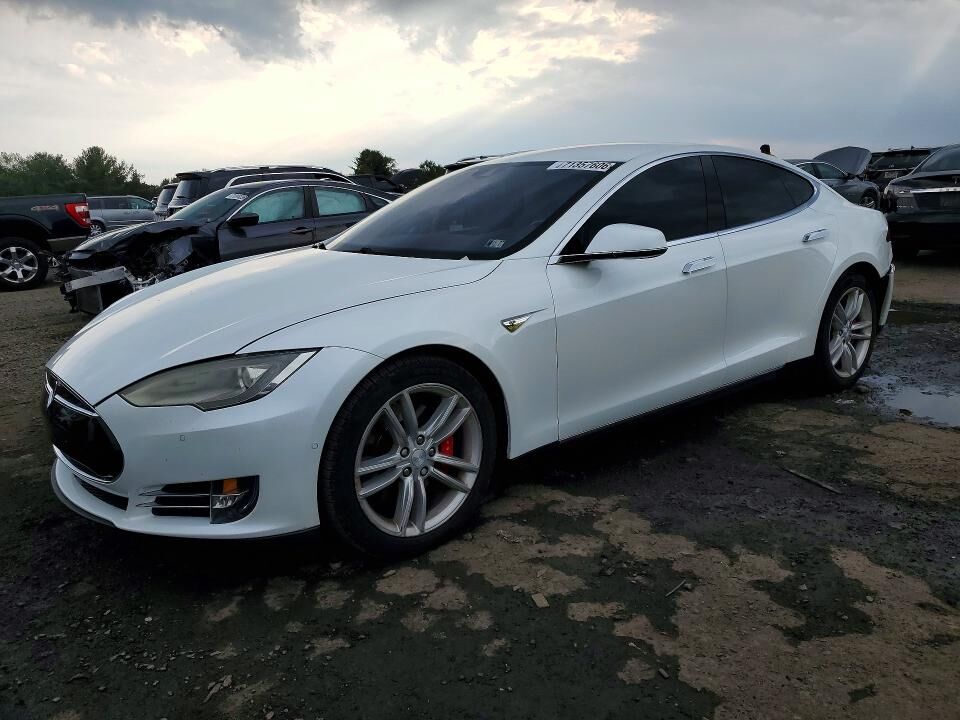 2015 TESLA Model S