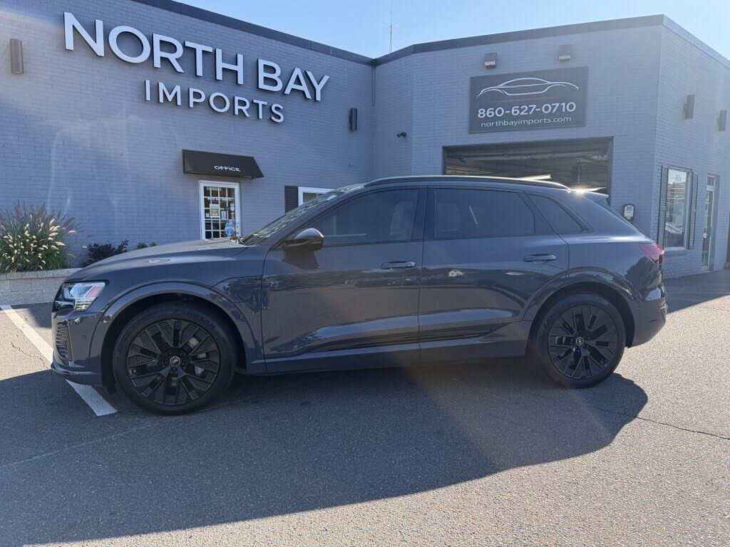 2024 AUDI Q8